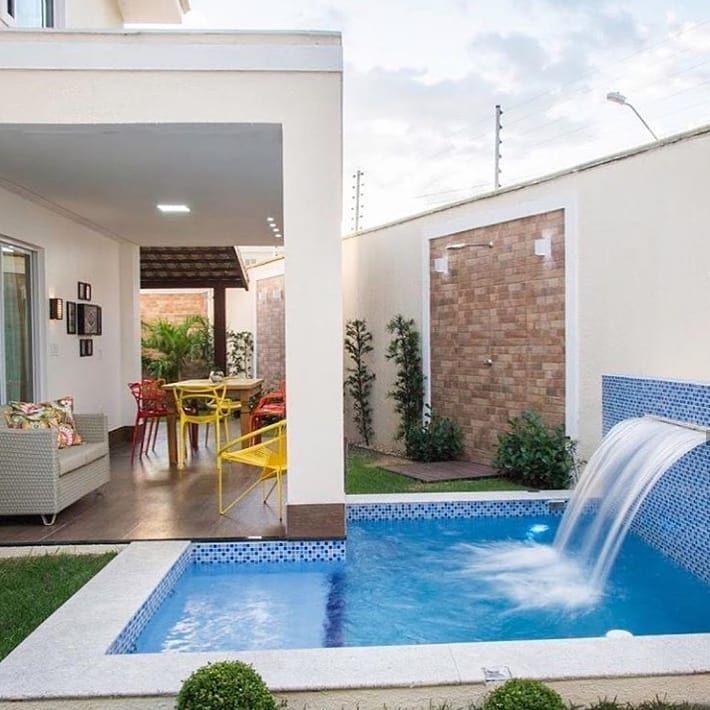 Piscina com cascata Piscina com cascata