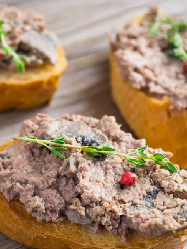 Receita de Canoa de Banana da Terra com Fígado. Combinação que surpreende!