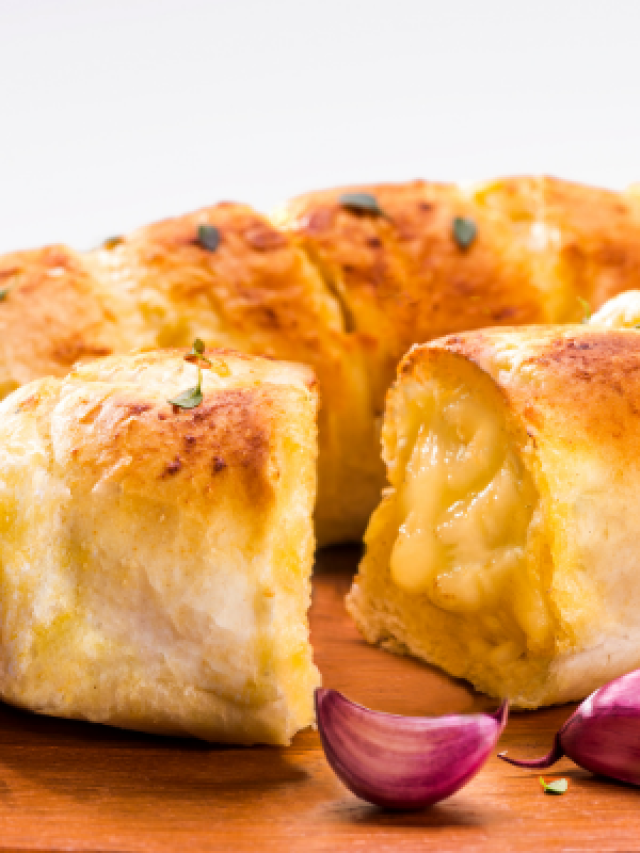 Receita de Pão de Alho com Linguiça. Delicie-se com essa opção!