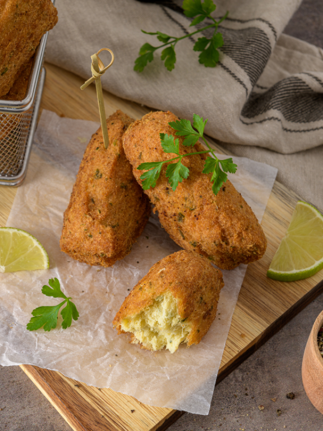 Receita de Bolinho de Mandioca Recheado. Receita caseira e cheia de sabor.