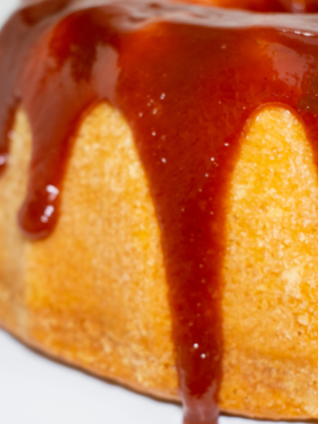 Receita de Bolo de Queijo com Goiabada. Receita caseira irresistível.