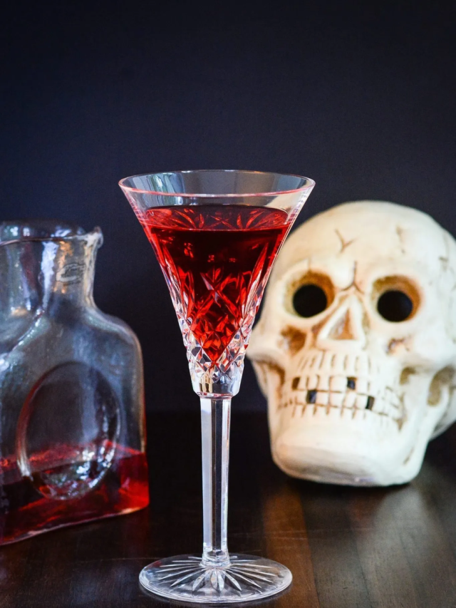 Receita de Drink Drácula para um Halloween divertido, delicioso e fácil demais