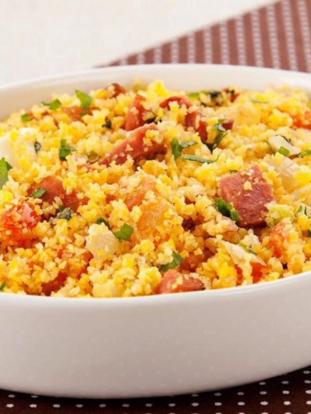 Receita de Farofa de Cuscuz com Calabresa prática e rápida para você saborear