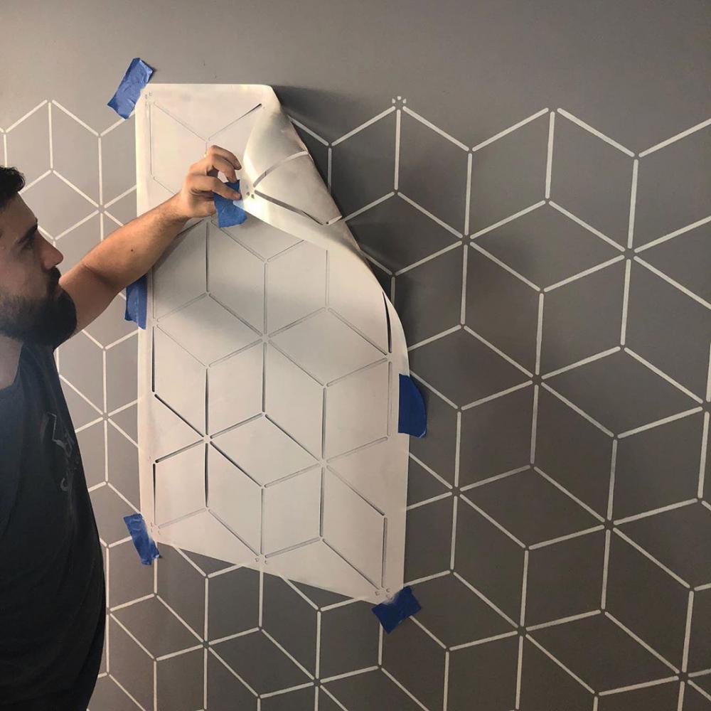 aplicação de stencil na parede