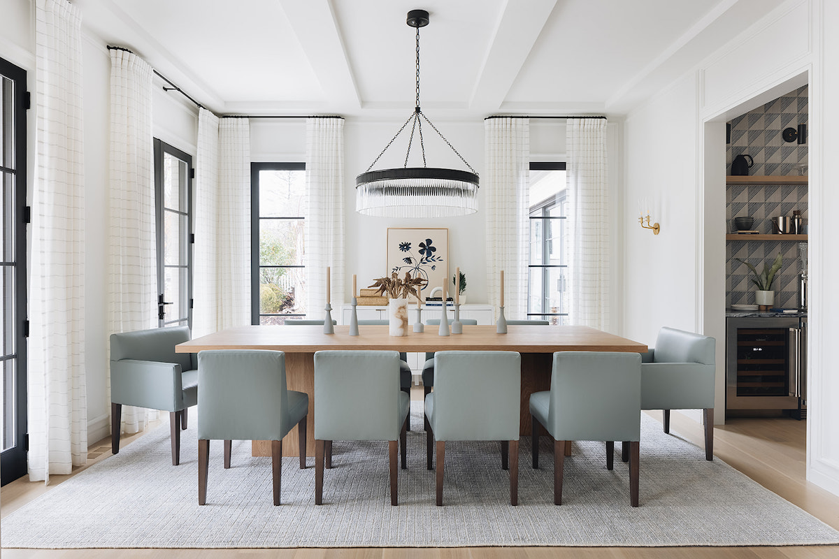 sala de jantar no estilo quiet luxury