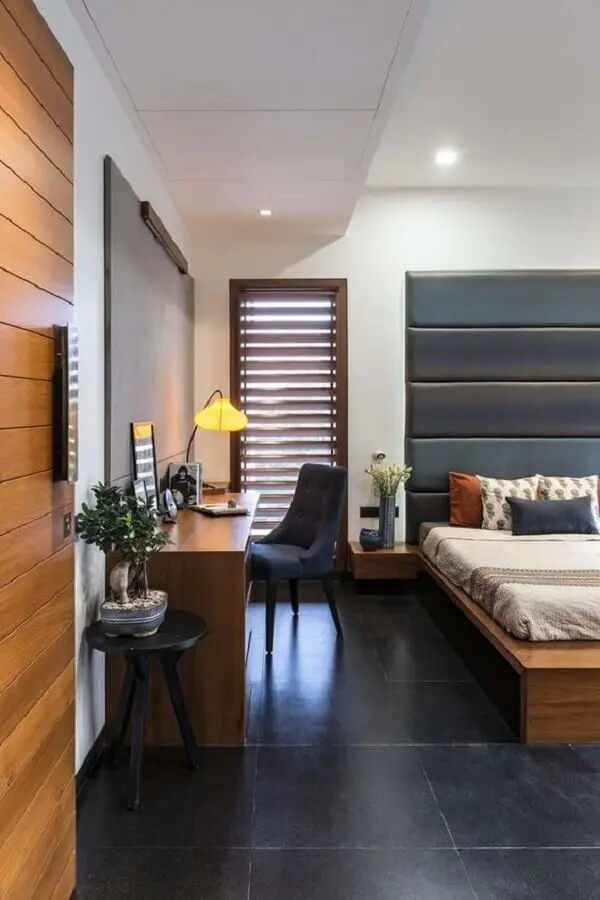 piso de porcelanato preto em quarto